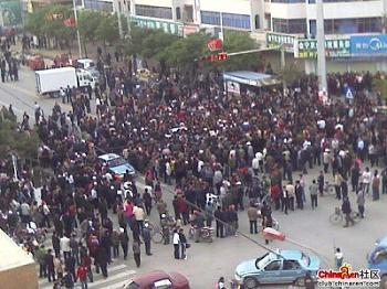 Protesters Block Roads, Smash Windows in Gansu Province