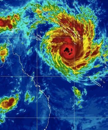 Australia Cyclone: Yasi Bears Down on Queensland