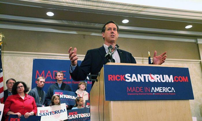 Romney and Santorum in Tight Contest