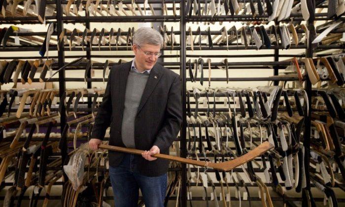 Canada’s PM to Publish Book on History of Hockey