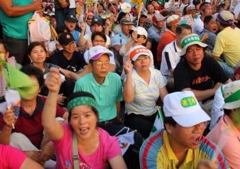 In Taiwan, Mass Protest Against China Policies