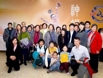 Thirty From Hong Kong Travel to Taiwan for Shen Yun Performing Arts