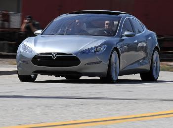 Green Power: Daimler Buys 10 Percent Stake in Tesla