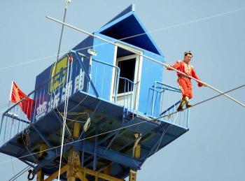 Chinese Tightrope Walker Breaks World Record