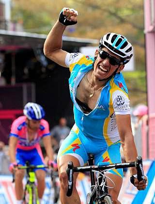 Tiralongo Beats Scarponi to Win Giro d'Italia Stage Seven