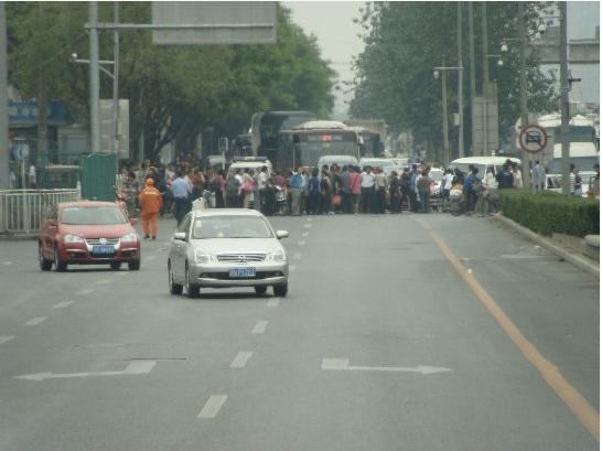 Petitioners Block Wen Jiabao’s Vehicle in Beijing