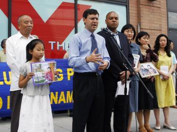 Amid Olympics, New Yorkers Condemn China Over Sudan, Falun Gong