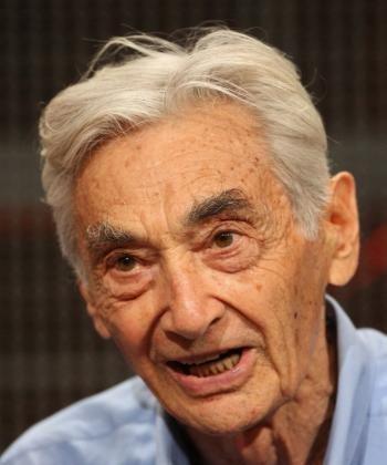 Howard Zinn, a Historian Who Wanted to Give People Hope Dies at Age 87