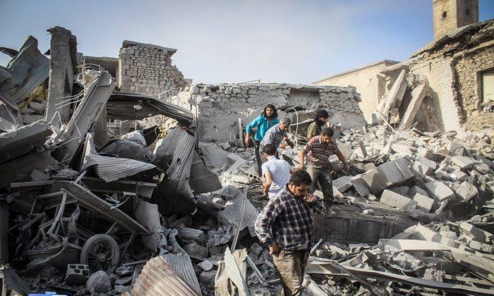 Activists: Syria Warplane Crashes, Killing and Wounding Many
