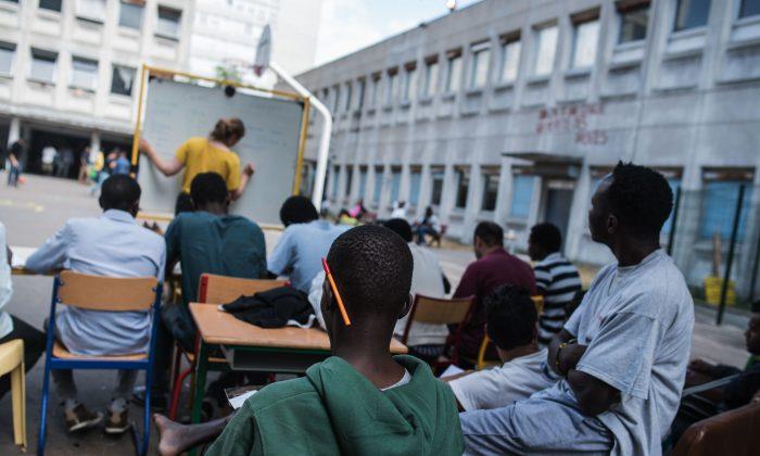 Paris Turning Schools, Hotels Into Housing for Migrants
