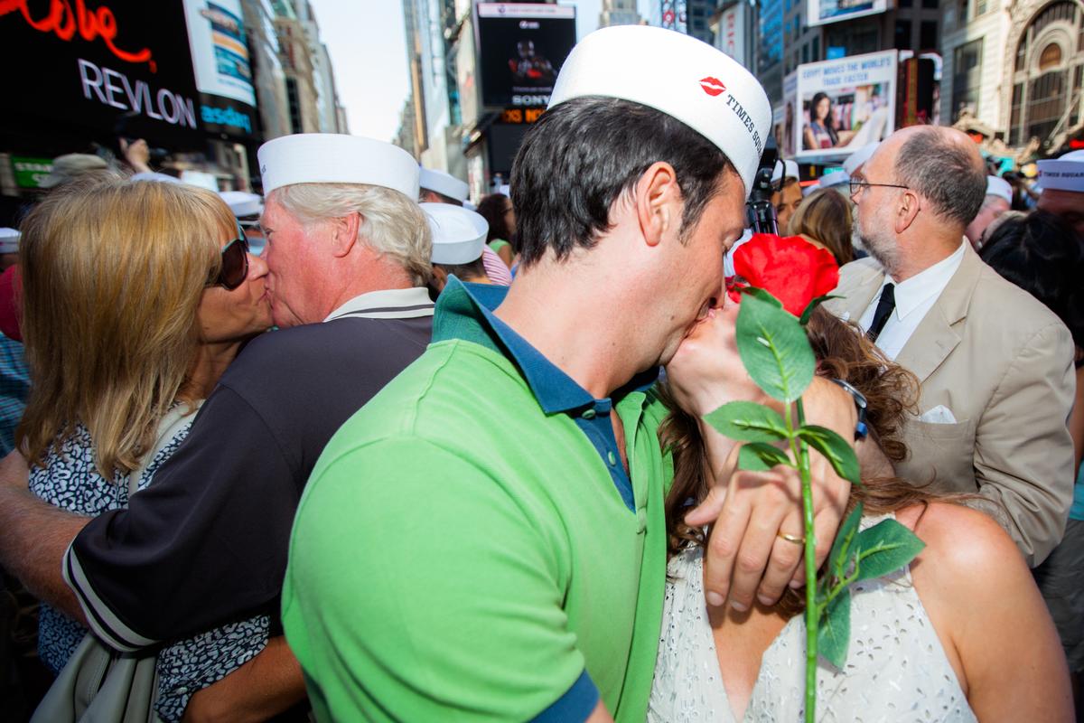 Kissing in Times Square to Celebrate 70 Years Since V-J Day