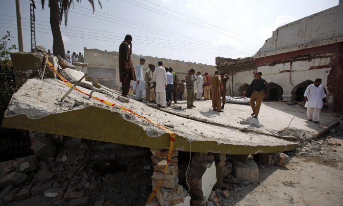 Pakistan: Bombing Kills Anti-Taliban Minister, 10 Others