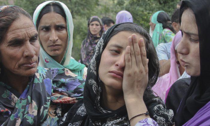 8 Dead as India, Pakistan Trade Fire and Blame in Kashmir