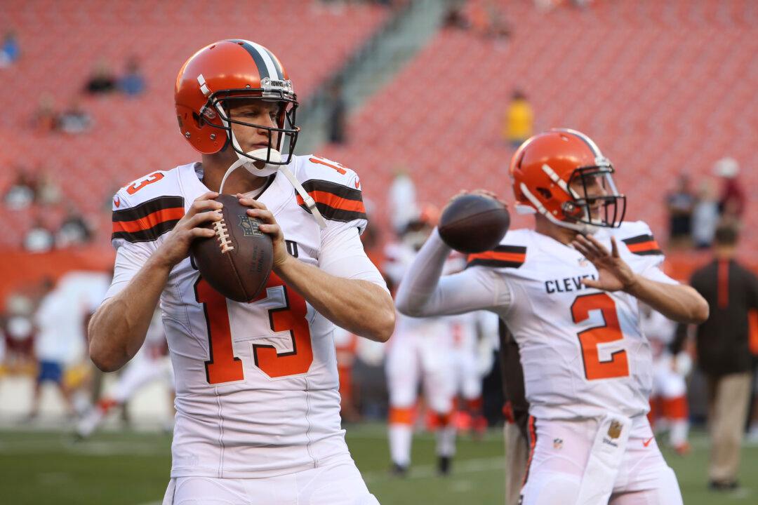 Johnny Manziel Video: QB Takes Brutal Facemask Penalty, Forgets How to Pass