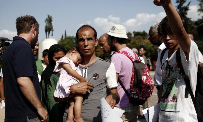 Greek Authorities Begin Clearing Athens Park of Migrants