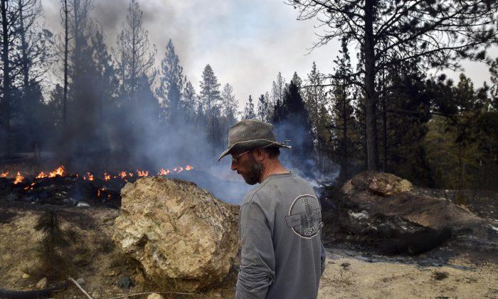 Big Wildfire Threatens Resort Town in Washington
