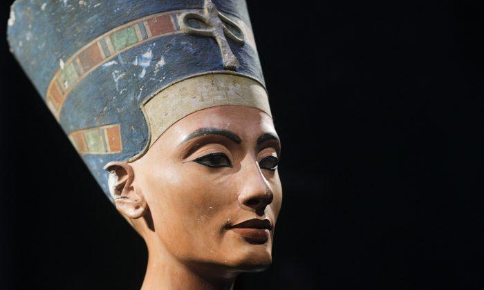 Expert With New Theory on Nefertiti’s Tomb Invited to Egypt