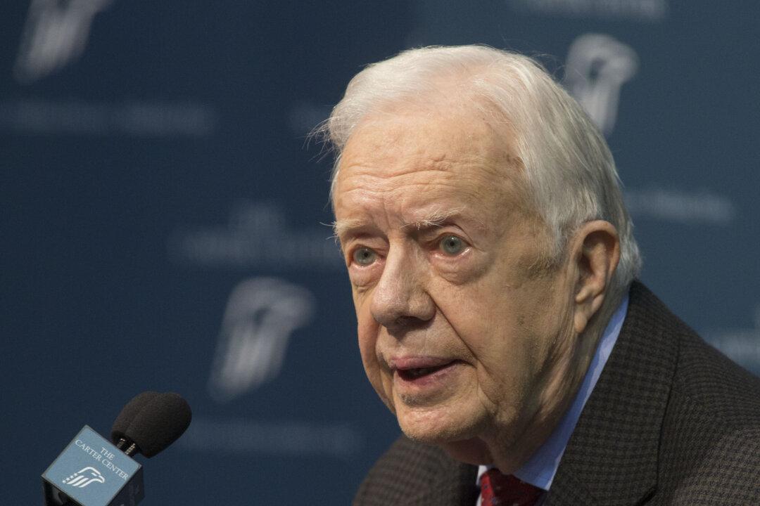 Jimmy Carter Endorses Clinton