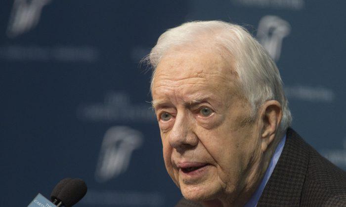 Jimmy Carter Endorses Clinton