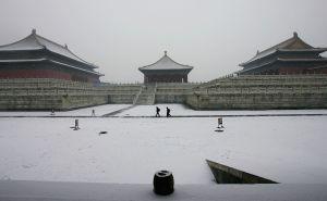 Armed Police Control Stranded Beijing Travellers