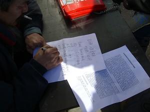 Photo Report: Petitioners Eagerly Sign up to Join the Hunger Strike