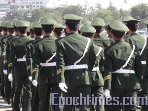 Police on Tiananmen Square Outnumber Tourists During 17th Communist Party Congress