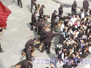 Police Use Dogs Strikers in Guangdong Province