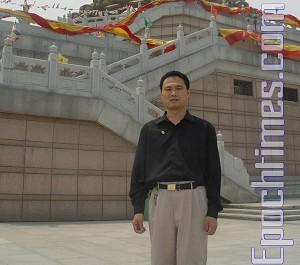 Veteran Chinese Reporter Reveals Darkness in Journalism in China