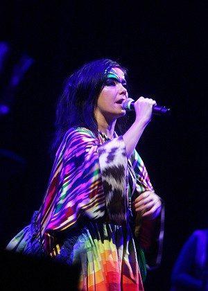 China to Tighten Control on Singers After Bjork Embarassment
