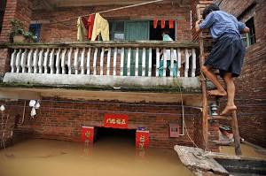 Heavy Rain Causes Flooding in Southern China