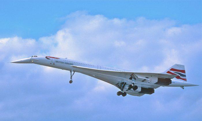 Concorde Travels Down Hudson River After Refurbishment