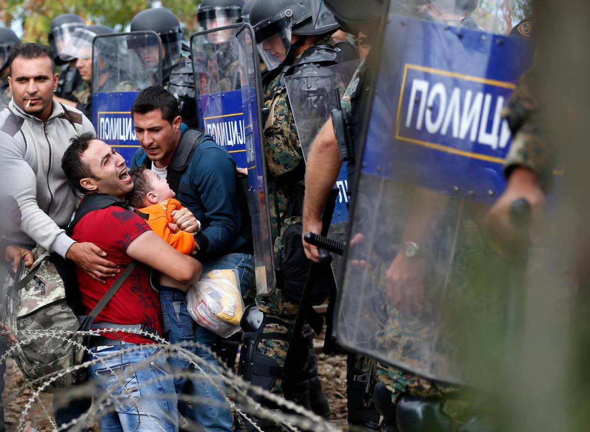Migrants Clash With Macedonian Police on Border With Greece