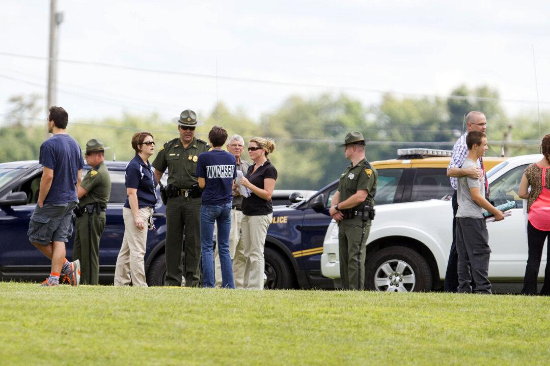 Schools Closed for 2nd Day Amid Manhunt in Rural Kentucky