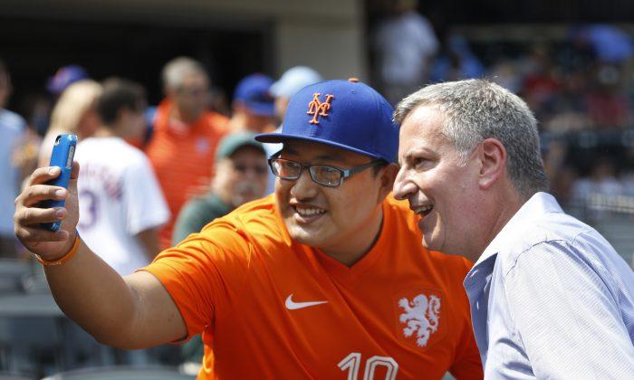 NYC’s First Fan: A Ballgame With Mayor Bill de Blasio