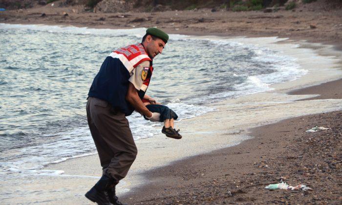 Image of Dead Child on Beach Haunts and Frustrates the World
