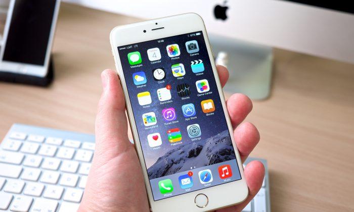Jailbreaking iOS Frees You From Apple but Exposes You to Malware