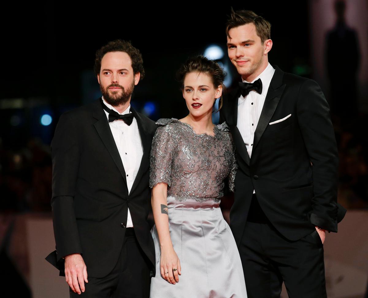 Kristen Stewart, Nicholas Hoult Get Emotional in 'Equals'