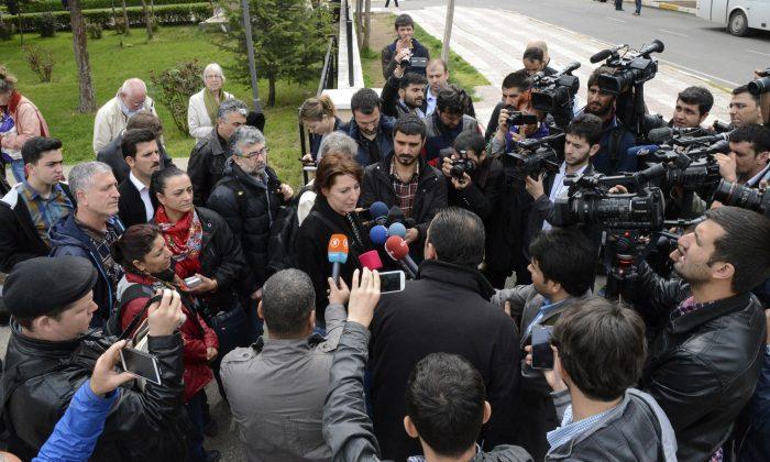 Journalists Targeted in Turkey as Government Clashes With Rebel Group