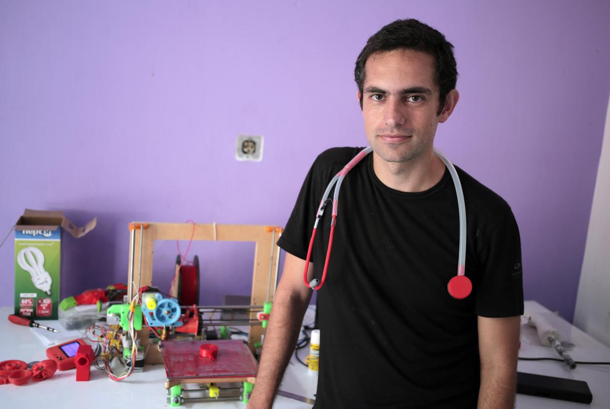 Doctor in Blockaded Gaza Makes Stethoscope With 3-D Printer