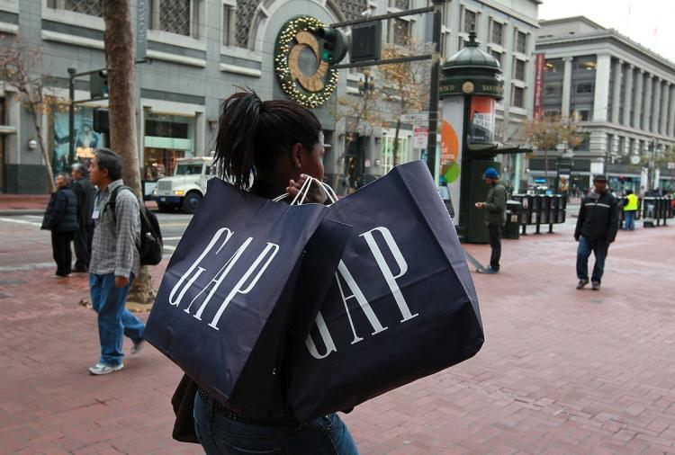 A pedestrian carries shopping bags from a GAP store in San Francisco, Calif., on Dec. 14, 2010. (Justin Sullivan/Getty Images)