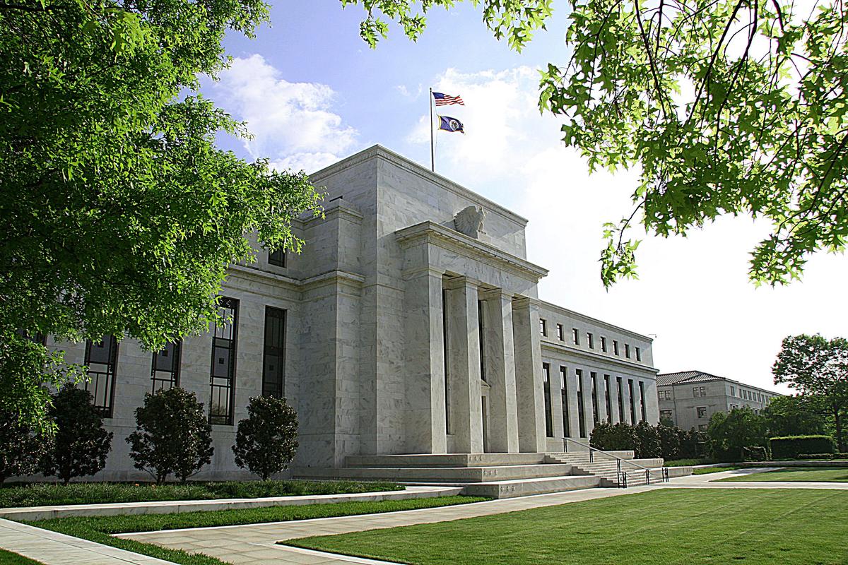 US Fed Now Foresees Weaker Growth and Lower Inflation