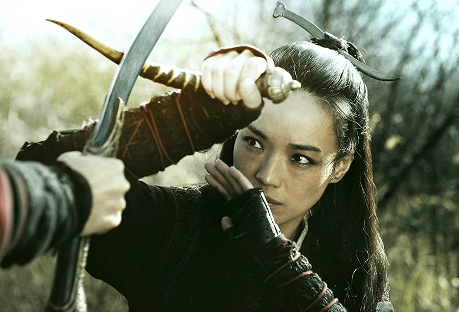 Two assassins (Ti-Ying Hsueh and Shu Qi) fight, in "The Assassin." (Well Go USA)