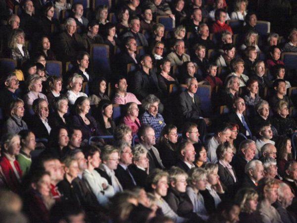 Audience at the Friedrichstadtpalast's Shen Yun Performing Arts show (Matthias Kehrein/The Epoch Times)
