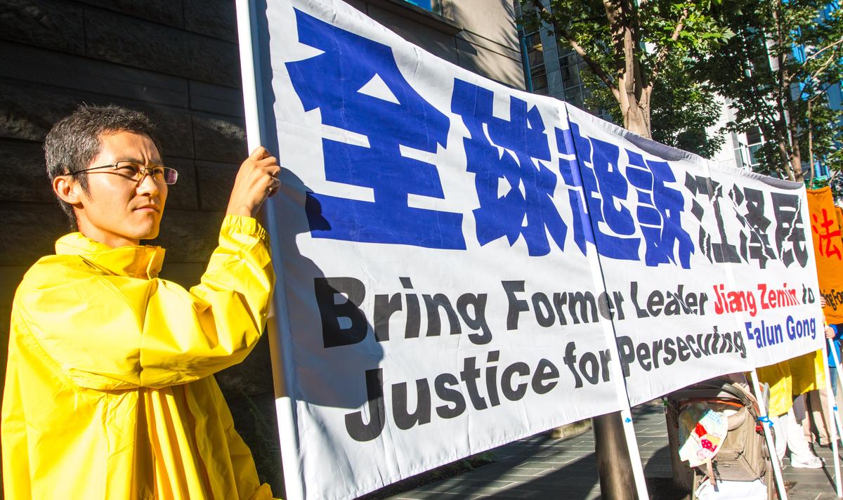 During US Visit, Xi Jinping Faces Pressure to Prosecute Former Chinese Leader