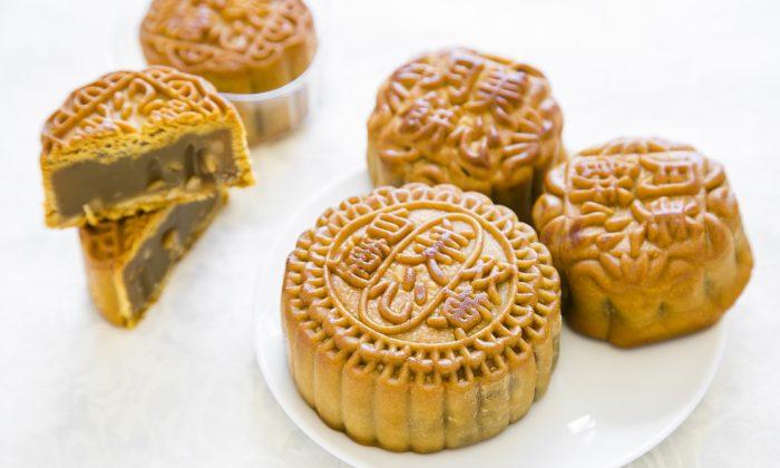 Chinese Mooncake Sales Drop While Lottery Ticket Sales Boom