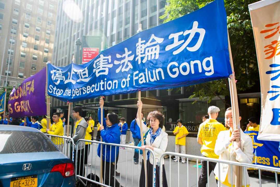 Banners Calling for Justice Follow China’s Xi Jinping to New York City