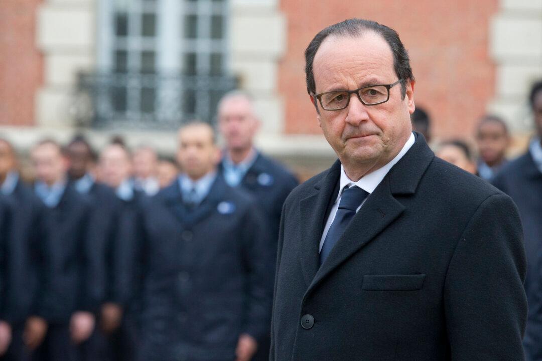 Hollande: Threat Continues Year After Attacks in France