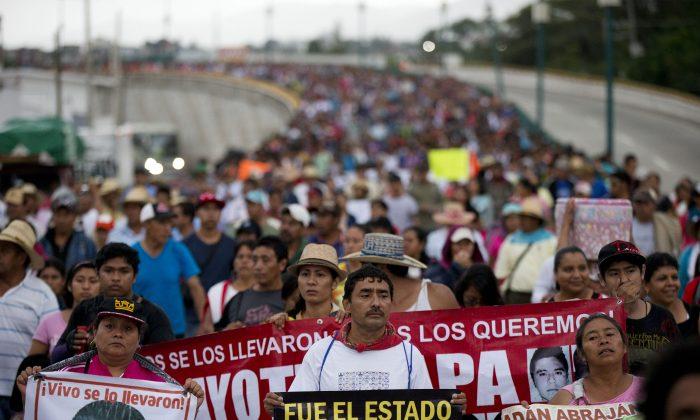 Mexicans March on Anniversary of 43 Students’ Disappearance