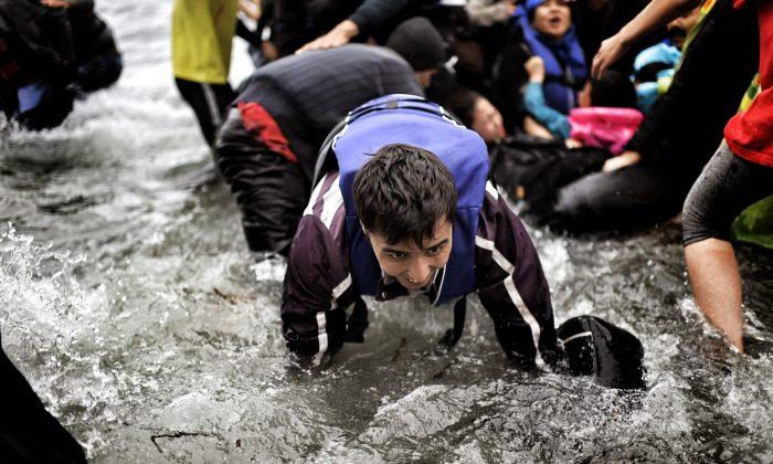 Swimming to Europe: Syrians Race to Beat Winter