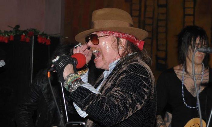 Guns N‘ Roses Show Cut Short After Axl Rose Gets ’Severely Ill’